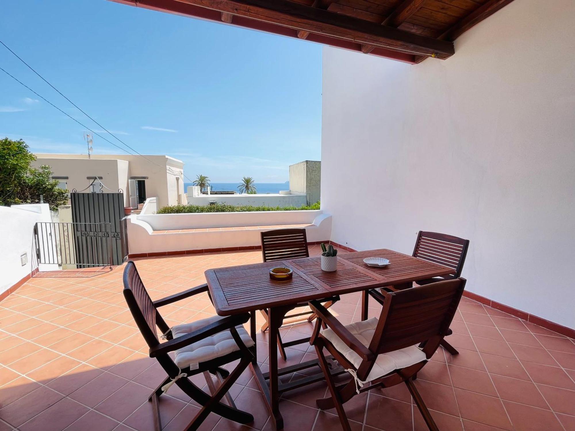 Villa Margherita - Appartamenti A Due Passi Dal Corso Di Santa Marina Salina A 100 Mt Dalla Spiaggia Exterior foto