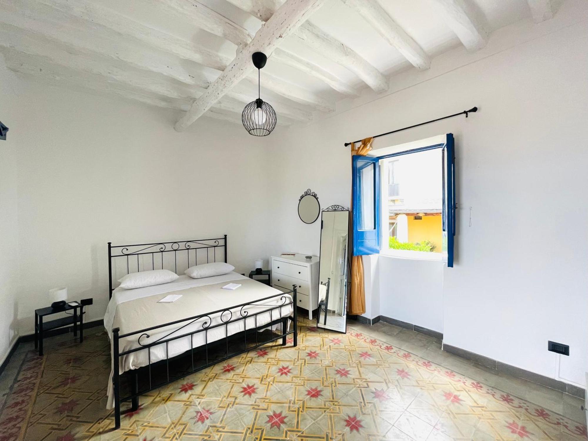 Villa Margherita - Appartamenti A Due Passi Dal Corso Di Santa Marina Salina A 100 Mt Dalla Spiaggia Exterior foto