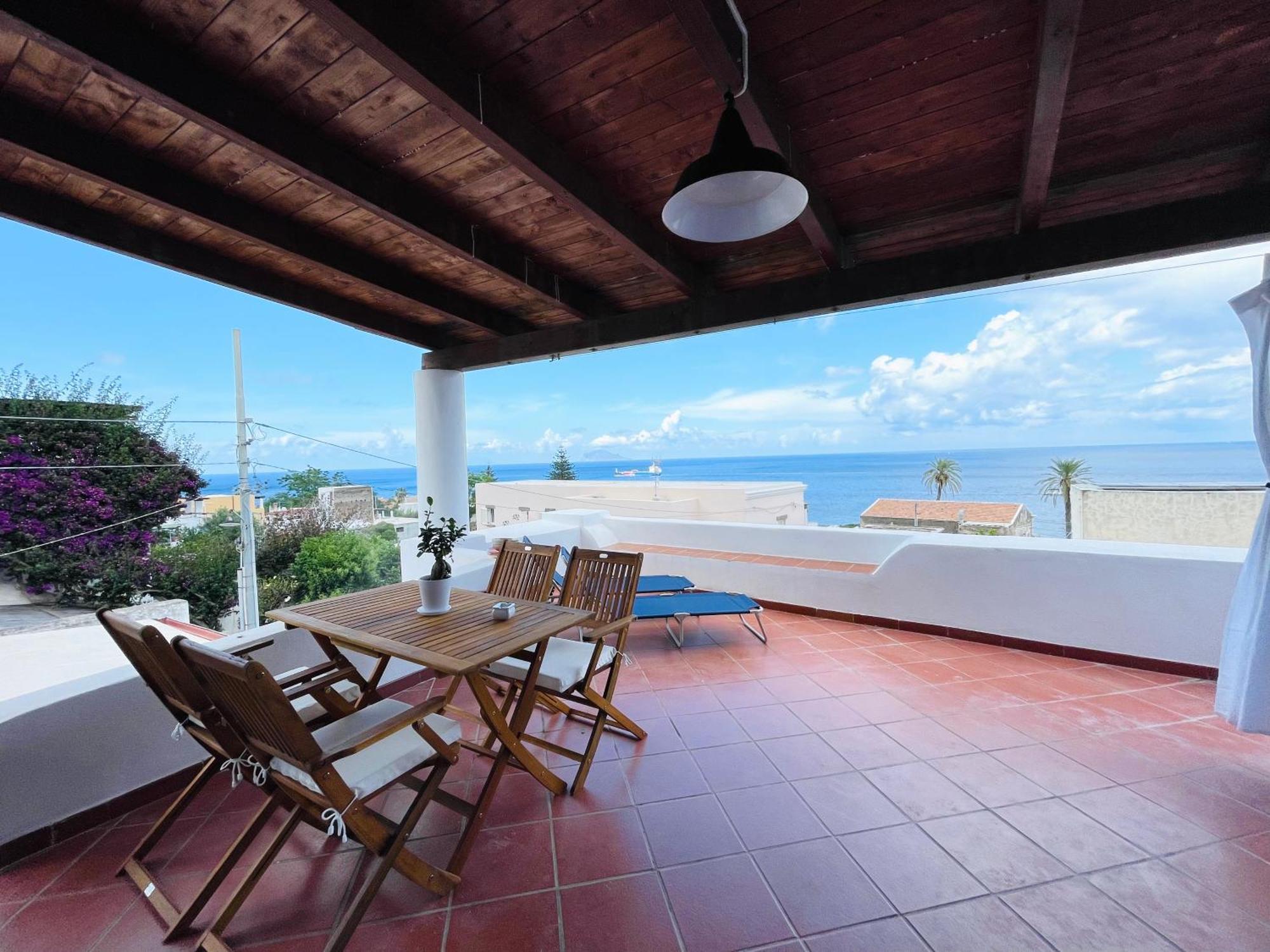 Villa Margherita - Appartamenti A Due Passi Dal Corso Di Santa Marina Salina A 100 Mt Dalla Spiaggia Exterior foto
